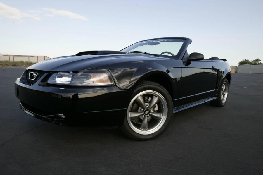 Ford Mustang GT Convertible 1999 года  (фото 28 из 74)